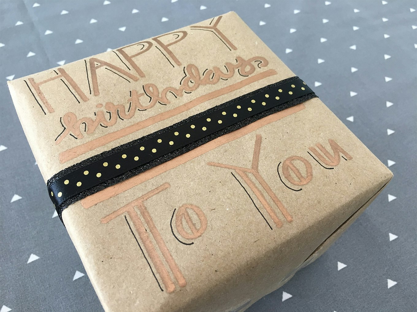 PAPEL DE REGALO PERSONALIZADO PAPEL DE REGALO PERSONALIZADO